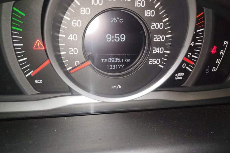 Used Volvo XC60 2017 T5 AWD Smart Upgrade Edition Odometer Close Up