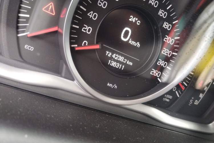Used Volvo XC60 2017 T5 Smart Upgrade Edition Odometer Close Up