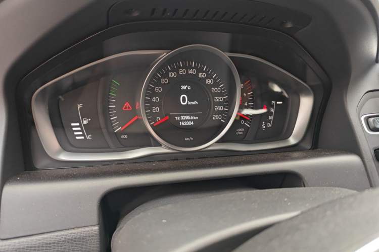 Used Volvo XC60 2017 T5 AWD Smart Upgrade Model Odometer Close Up