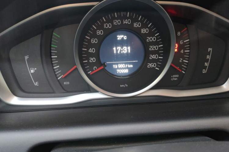 Used Volvo XC60 2017 T5 AWD Smart Upgrade Model Odometer Close Up