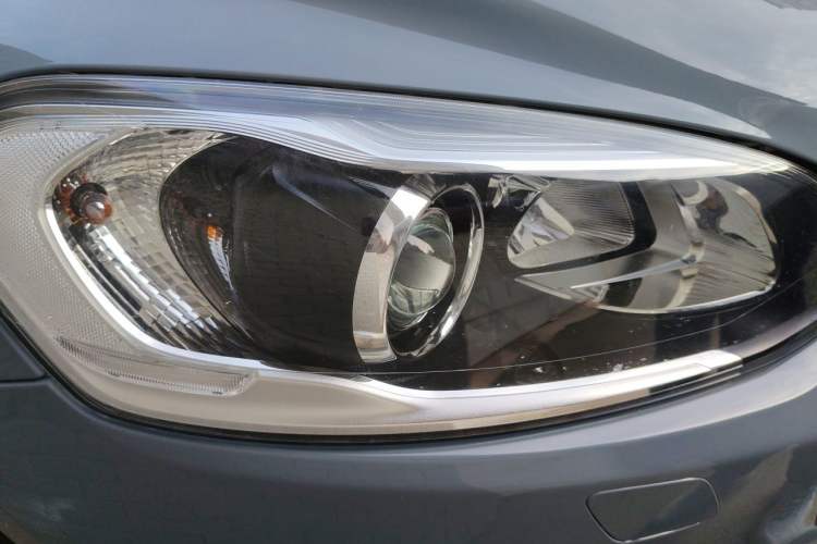 Used Volvo XC60 2017 T5 AWD Smart Upgrade Model Right Front Headlight
