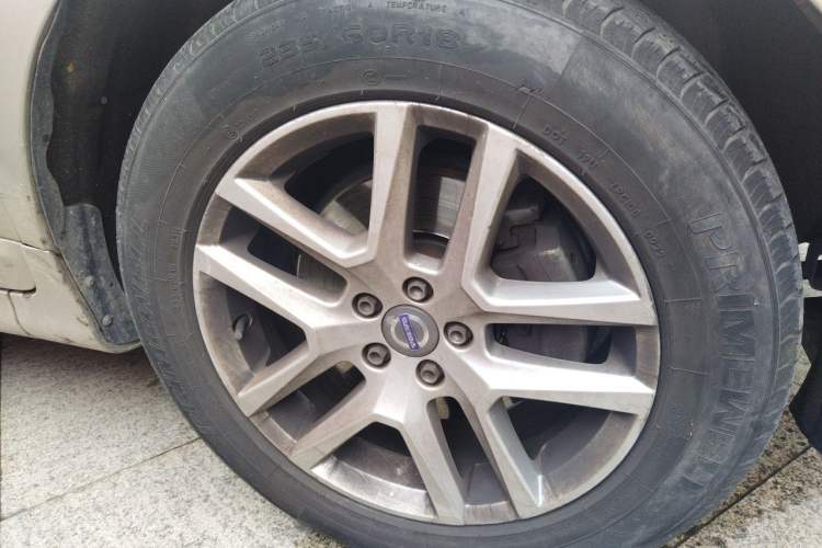 Used Volvo XC60 2017 T5 Smart Upgrade Edition Right Front Wheel Hub