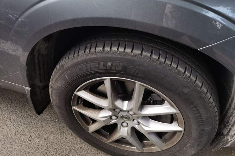 Used Volvo XC60  Right Front Wheel Hub