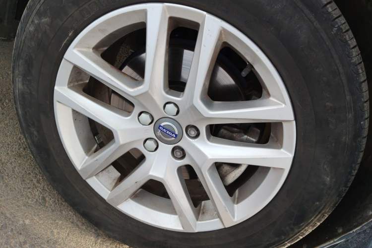 Used Volvo XC60 2017 T5 AWD Smart Upgrade Model Right Front Wheel Hub