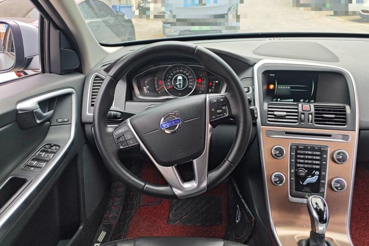 Used Volvo XC60 2017 T5 AWD Smart Upgrade Model Steering Wheel