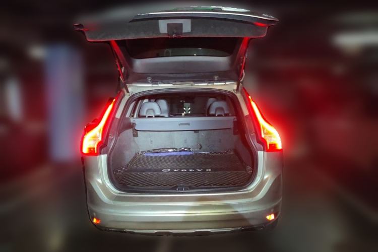 Used Volvo XC60 2017 T5 AWD Smart Upgrade Edition Trunk