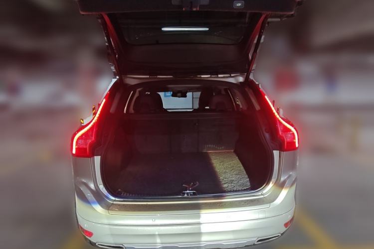 Used Volvo XC60 2017 T5 AWD Smart Upgrade Edition Trunk