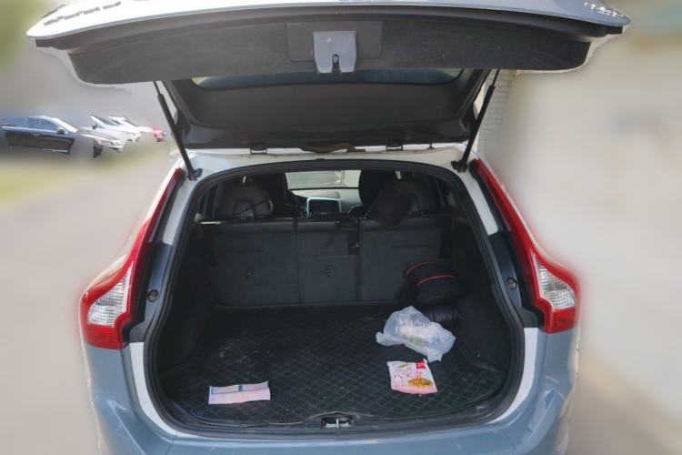 Used Volvo XC60 2017 T5 AWD Smart Upgrade Model Trunk