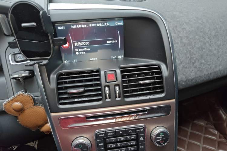 Used Volvo XC60 2017 T5 Smart Upgrade Edition Audio And AC Panel