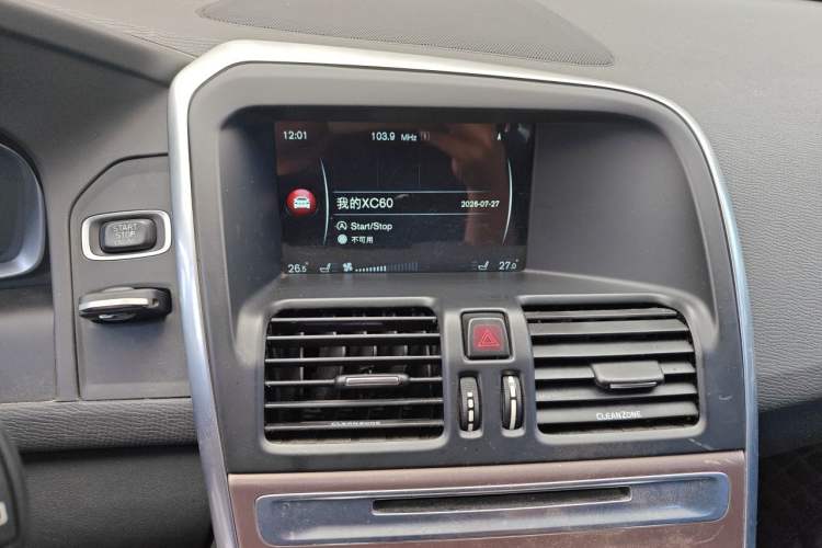 Used Volvo XC60 2017 T5 AWD Smart Upgrade Edition Audio And AC Panel