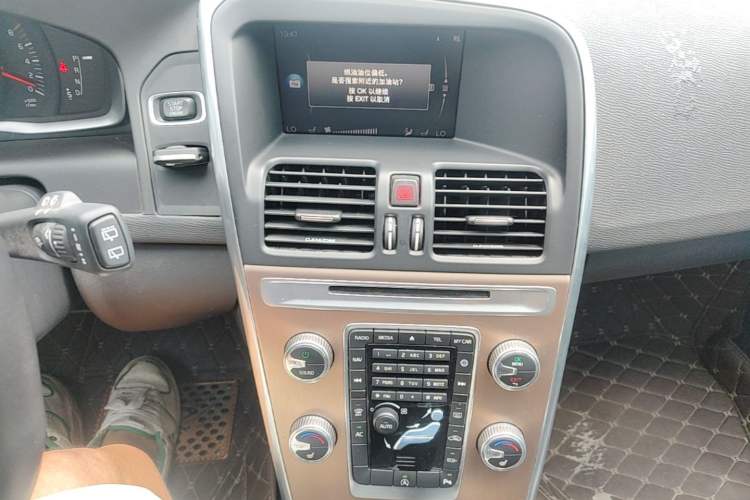 Used Volvo XC60 2017 T5 Smart Upgrade Edition Audio And AC Panel