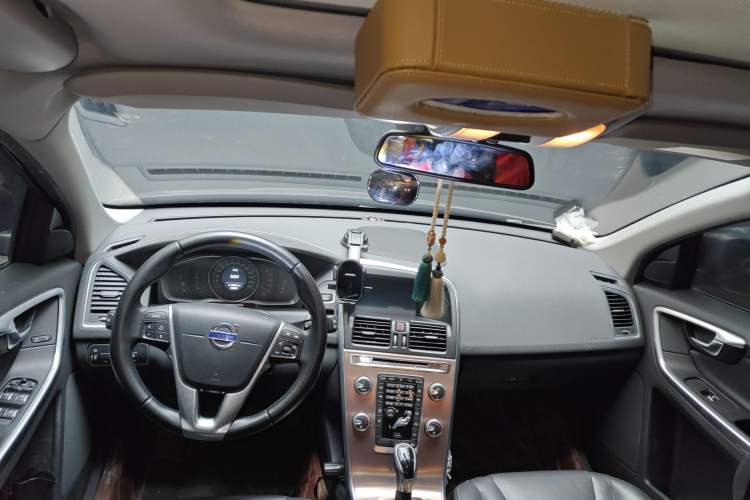 Used Volvo XC60 2017 T5 Smart Upgrade Edition Center Console