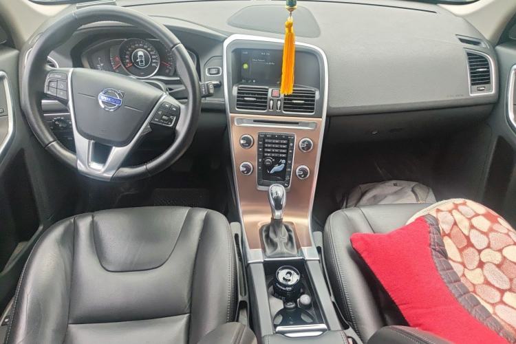 Used Volvo XC60 2017 T5 AWD Smart Upgrade Model Center Console