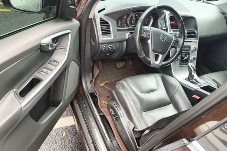 Used Volvo XC60 2017 T5 AWD Smart Drive Edition Driver Seat