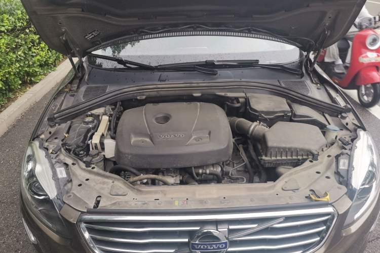 Used Volvo XC60 2017 T5 AWD Smart Upgrade Model Engine Bay