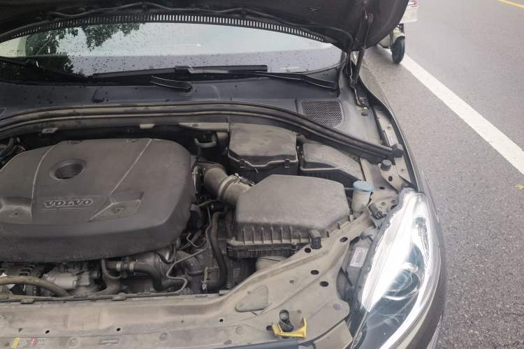 Used Volvo XC60 2017 T5 AWD Smart Upgrade Model Engine Bay Left