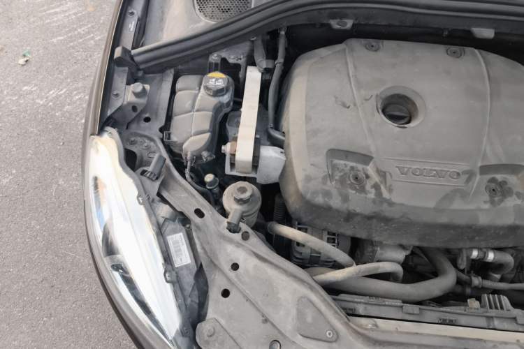 Used Volvo XC60 2017 T5 Smart Upgrade Edition Engine Bay Right