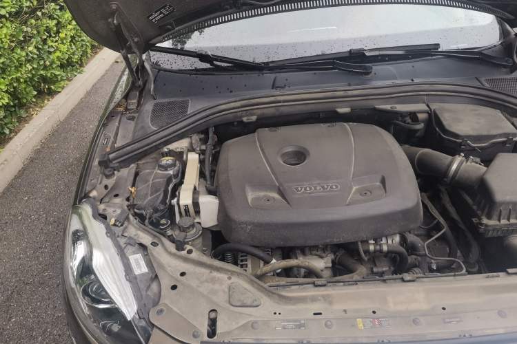 Used Volvo XC60 2017 T5 AWD Smart Upgrade Model Engine Bay Right