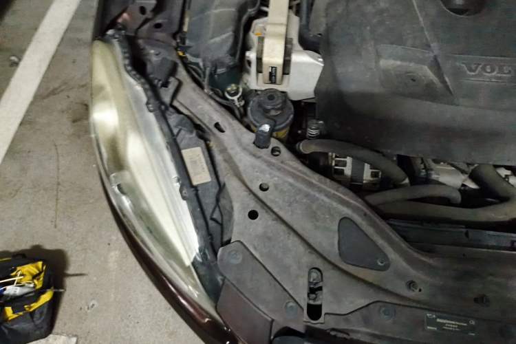 Used Volvo XC60 2017 T5 AWD Smart Drive Edition Engine Bay Right