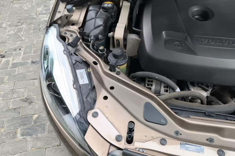 Used Volvo XC60 2017 T5 AWD Smart Upgrade Edition Engine Bay Right