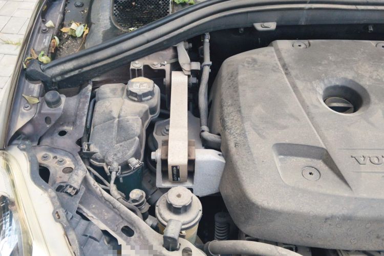 Used Volvo XC60 2017 T5 Smart Upgrade Edition Engine Bay Right