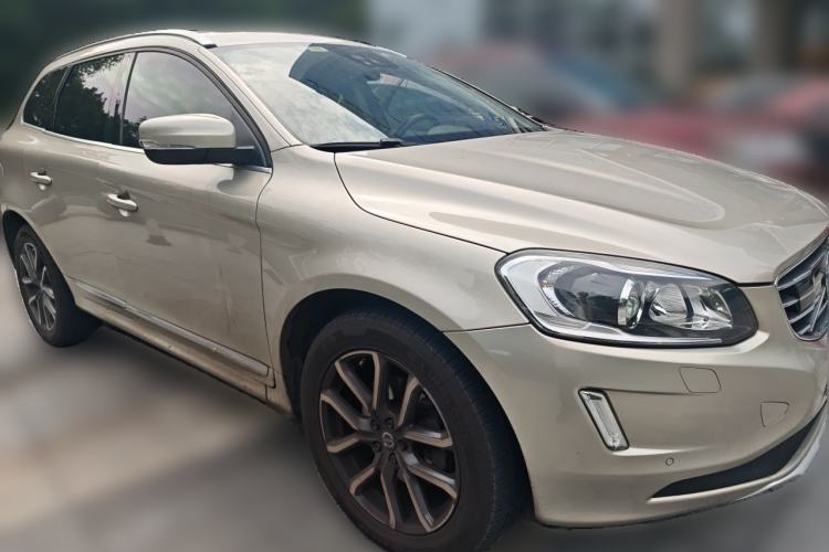 Used Volvo XC60 2017 T5 AWD Smart Upgrade Edition Front Right 45 Deg