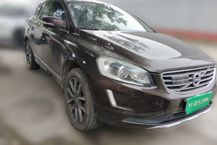 Used Volvo XC60 2017 T5 AWD Smart Upgrade Edition Front Right 45 Deg