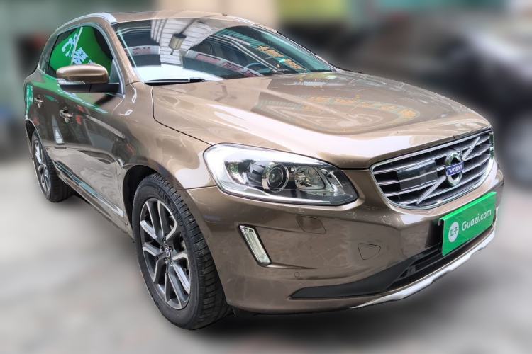 Used Volvo XC60 2017 T5 AWD Smart Upgrade Edition Front Right 45 Deg