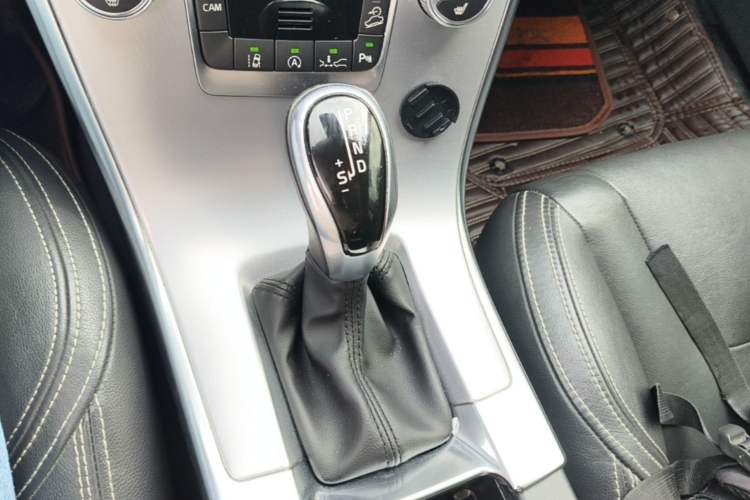 Used Volvo XC60 2017 T5 AWD Smart Drive Edition Gear Lever