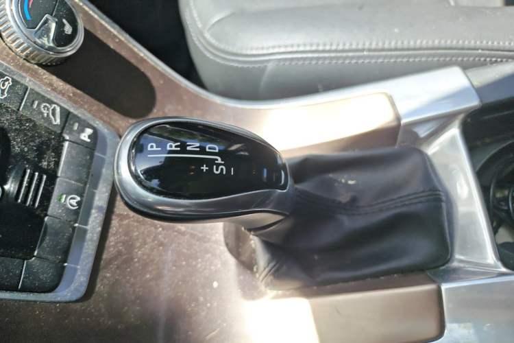 Used Volvo XC60 2017 T5 AWD Smart Upgrade Edition Gear Lever