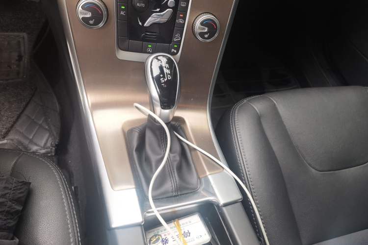 Used Volvo XC60 2017 T5 AWD Smart Upgrade Model Gear Lever