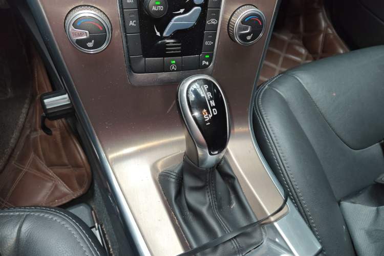 Used Volvo XC60 2017 T5 Smart Upgrade Edition Gear Lever