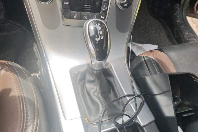 Used Volvo XC60 2017 T5 AWD Smart Drive Edition Gear Lever
