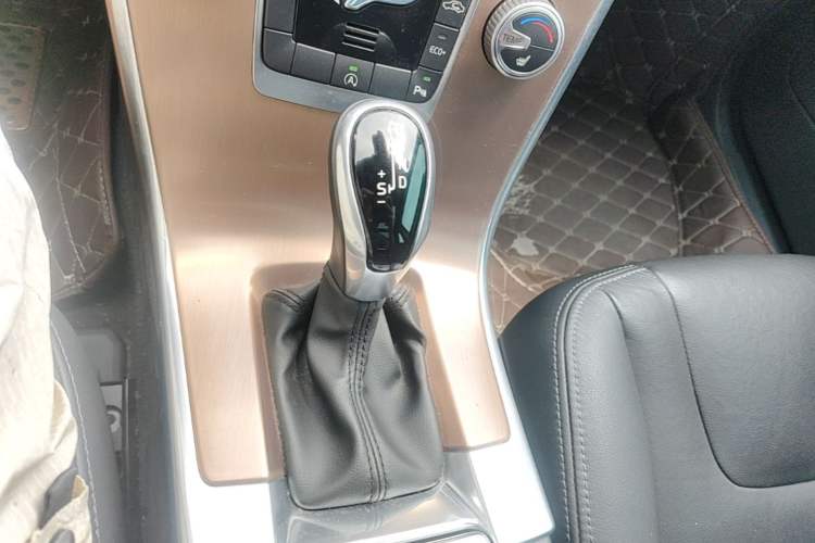 Used Volvo XC60 2017 T5 Smart Upgrade Edition Gear Lever