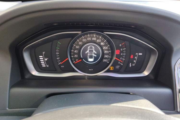 Used Volvo XC60 2017 T5 AWD Smart Upgrade Model Instrument Cluster