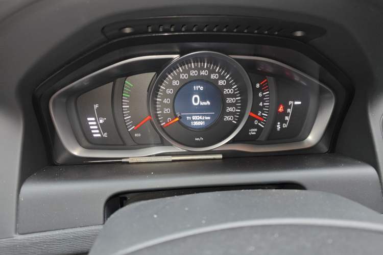 Used Volvo XC60 2017 T5 Smart Upgrade Edition Instrument Cluster