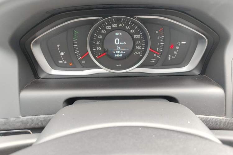 Used Volvo XC60 2017 T5 Smart Upgrade Edition Instrument Cluster