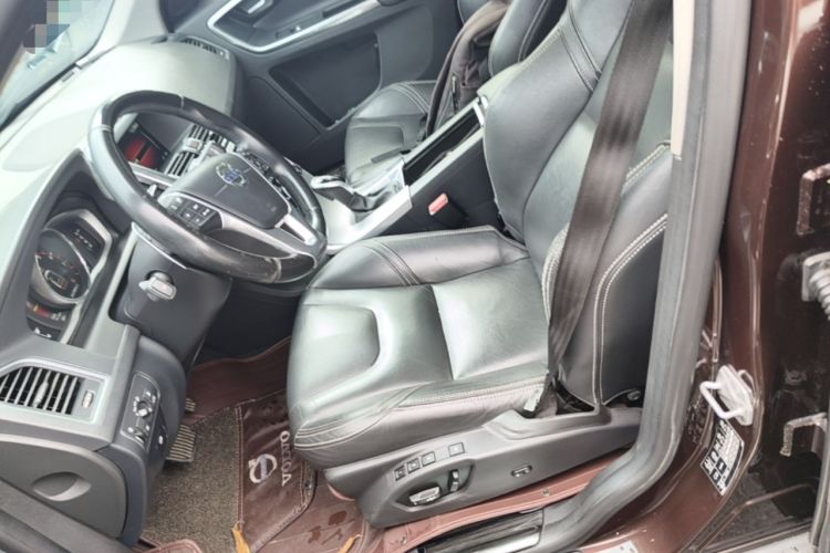 Used Volvo XC60 2017 T5 AWD Smart Drive Edition Left Front Seat