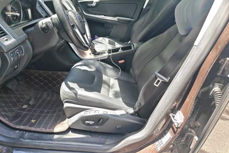 Used Volvo XC60 2017 T5 AWD Smart Upgrade Edition Left Front Seat