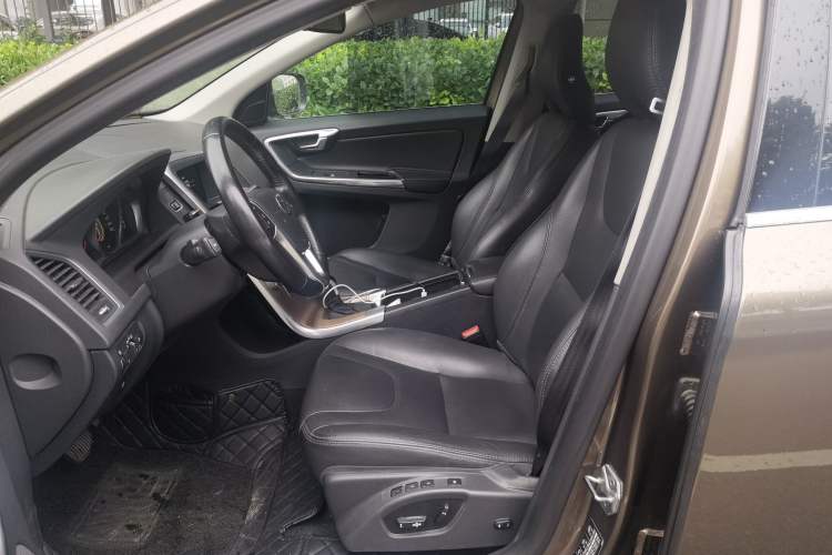 Used Volvo XC60 2017 T5 AWD Smart Upgrade Model Left Front Seat