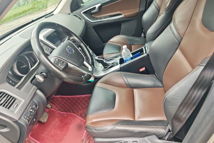 Used Volvo XC60 2017 T5 AWD Smart Upgrade Edition Left Front Seat