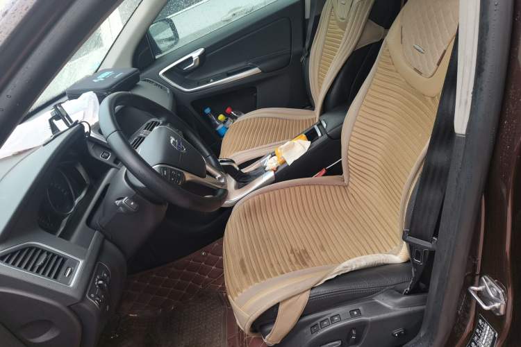 Used Volvo XC60 2017 T5 AWD Smart Upgrade Edition Left Front Seat