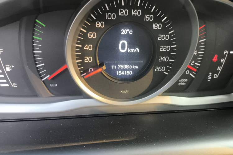 Used Volvo XC60 2017 T5 Smart Upgrade Edition Odometer Close Up