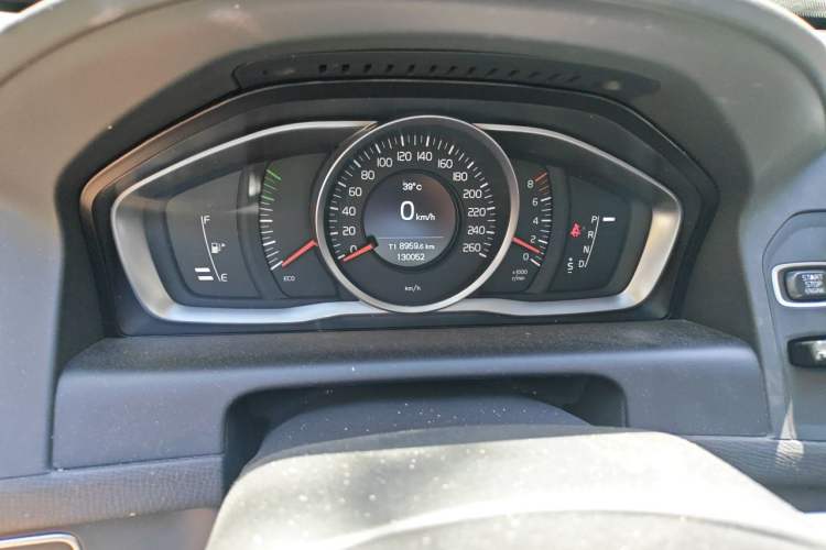 Used Volvo XC60 2017 T5 AWD Smart Upgrade Edition Odometer Close Up