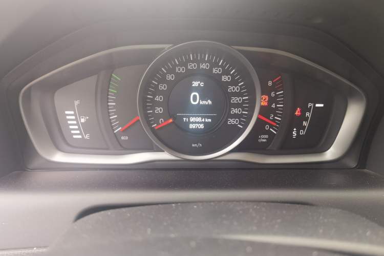 Used Volvo XC60 2017 T5 AWD Smart Upgrade Model Odometer Close Up