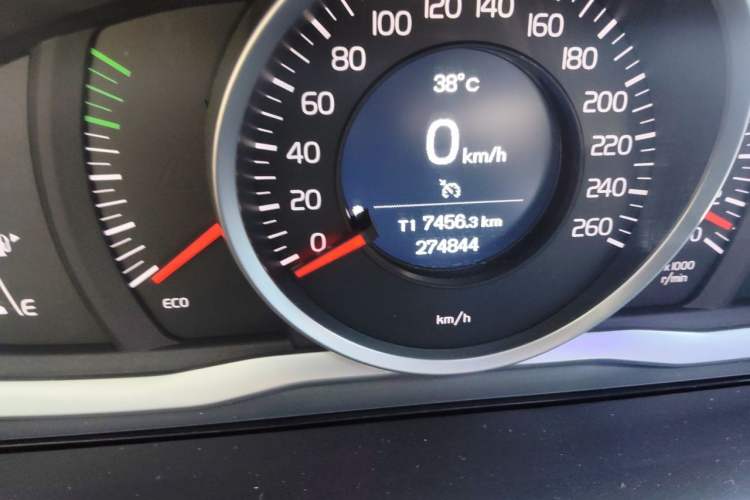 Used Volvo XC60 2017 T5 AWD Smart Upgrade Model Odometer Close Up