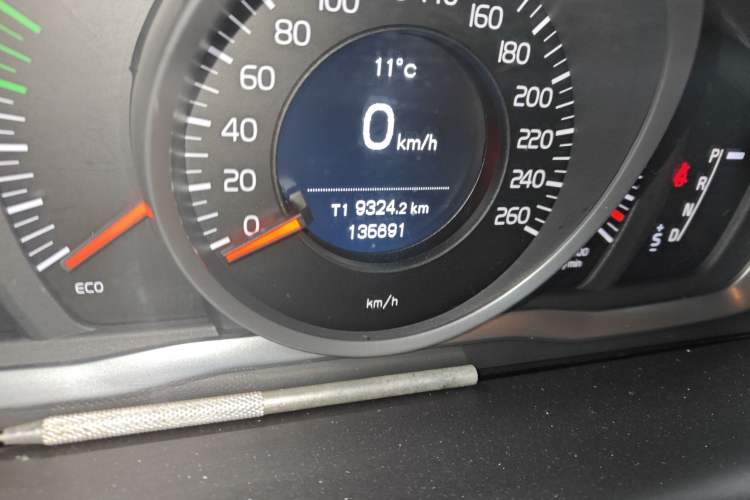 Used Volvo XC60 2017 T5 Smart Upgrade Edition Odometer Close Up