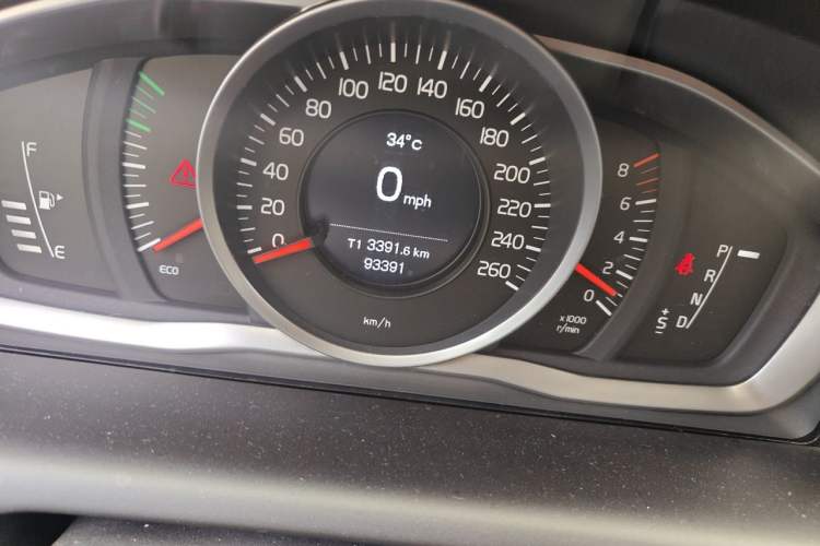 Used Volvo XC60 2017 T5 AWD Smart Upgrade Edition Odometer Close Up