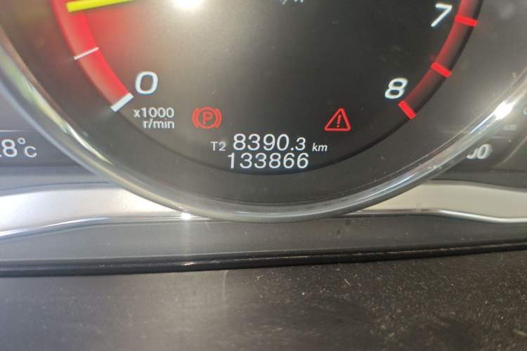 Used Volvo XC60 2017 T5 AWD Smart Drive Edition Odometer Close Up