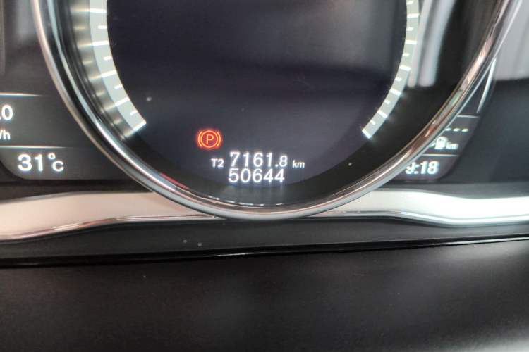 Used Volvo XC60 2017 T5 AWD Smart Upgrade Edition Odometer Close Up